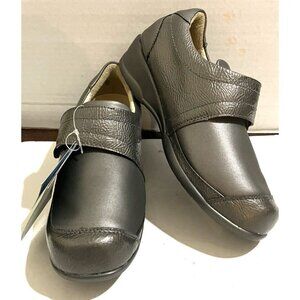 Ortho-Line  by Hoopoe Women's Size 6 gold Metallic comfort Sneaker shoe NEW